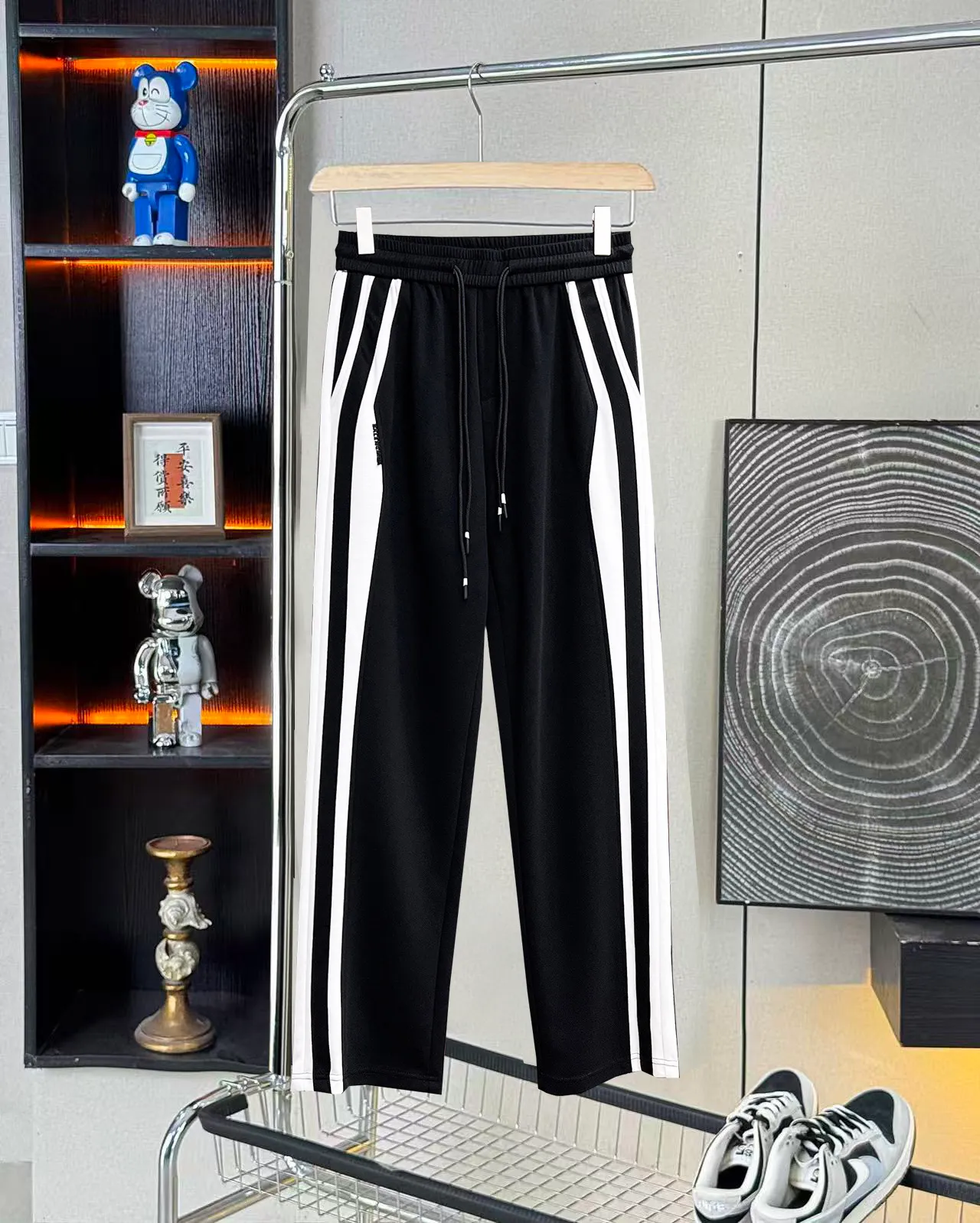 Balenciaga 🆕2026 Autumn and Winter New Arrival Casual Pants! The official website will be released simultaneously. Brand Classic LOGO casual pants, customized fabrics, excellent comfort and strong touch. Highly recognisable, perfect appearance and craftsmanship. Size:M-3XL